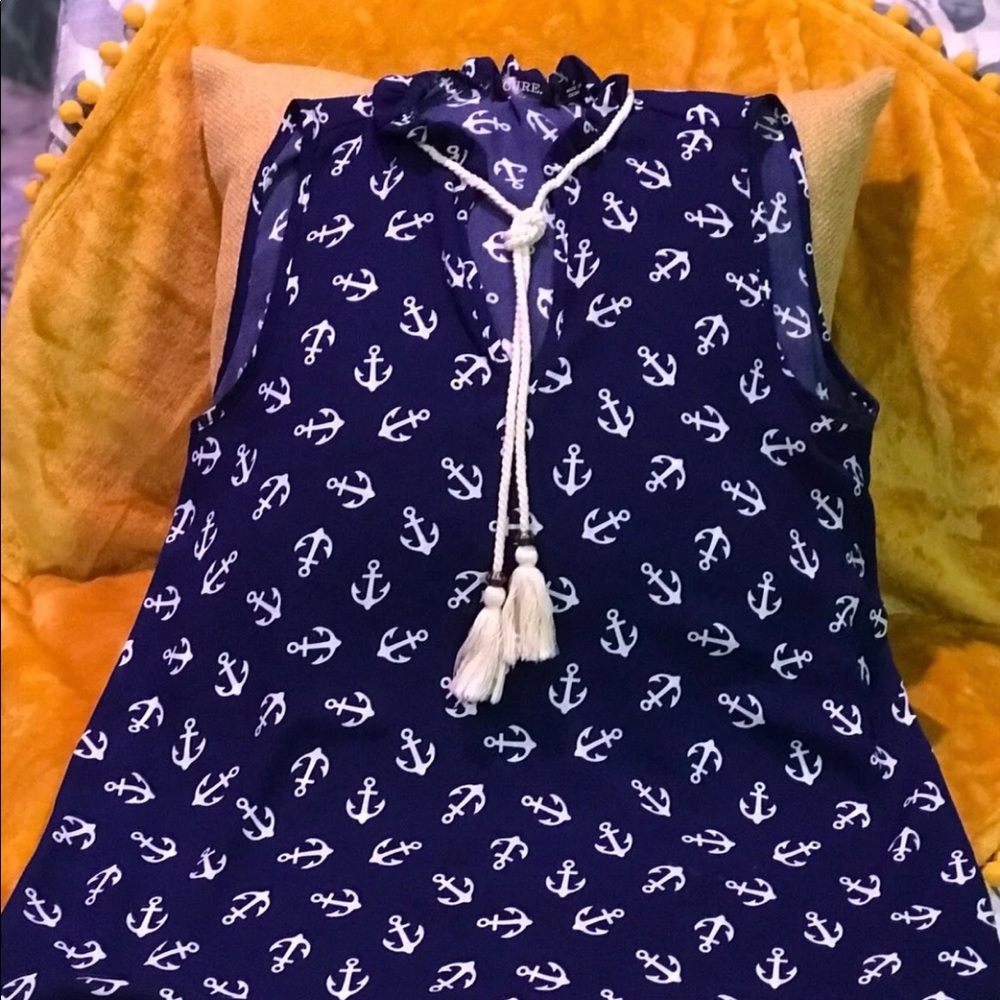 Women’s top cure size small